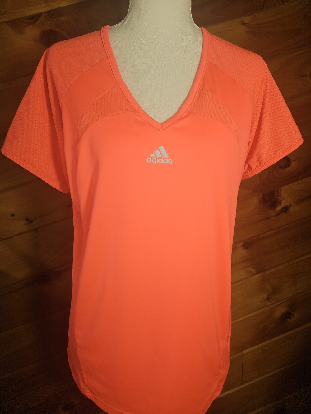 Adidas Women’s Coral-Orange V-Neck Short Sleeve Performance Tee Size Large